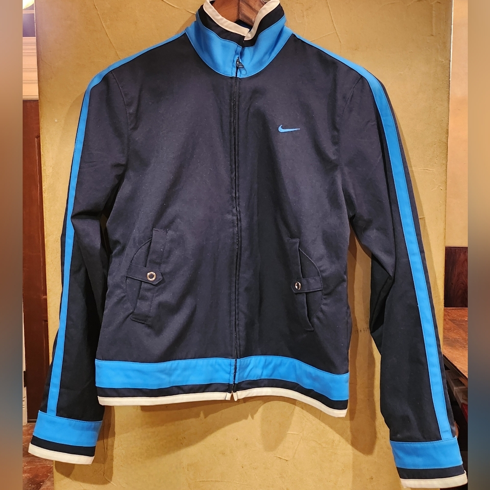 NIKE WOMENS FULL ZIP LIGHT WEIGHT JACKET SIZE SMALL